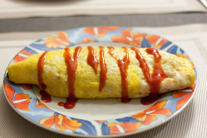 Omurice sur assiette